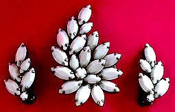 a beautiful vintage costume jewelry earrings unsigned