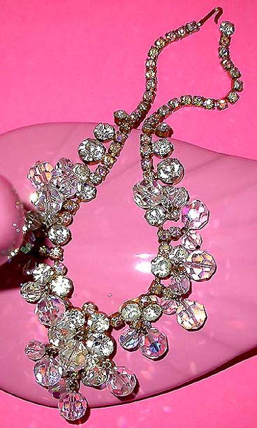 a beautiful vintage costume jewelry lucite necklace