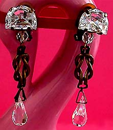 a beautiful vintage costume jewelry earrings unsigned