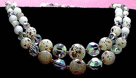 a beautiful vintage costume jewelry necklace unsigned