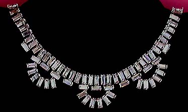 a beautiful vintage costume jewelry necklace unsigned