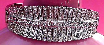 a beautiful vintage costume jewelry bracelet unsigned