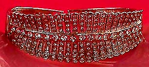 a beautiful vintage costume jewelry bracelet unsigned