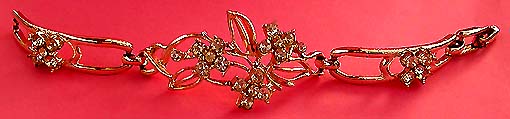 a beautiful vintage costume jewelry bracelet unsigned