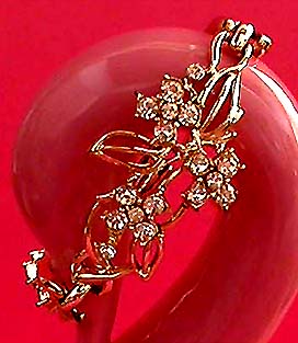 a beautiful vintage costume jewelry bracelet unsigned