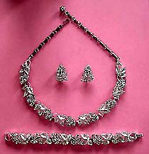 a beautiful Lisner vintage costume jewelry necklace and earrings