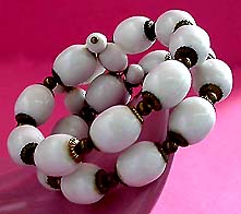 a beautiful vintage costume jewelry earrings unsigned