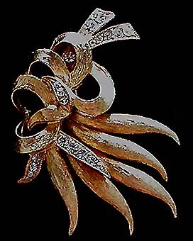 a beautiful vintage costume jewelry brooch unsigned