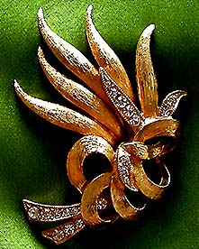 a beautiful vintage costume jewelry Juliana earrings unsigned