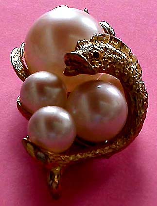 a beautiful vintage costume jewelry brooch unsigned