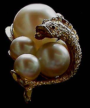 a beautiful vintage costume jewelry brooch unsigned
