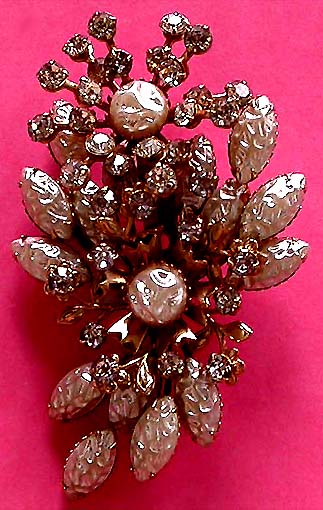 a beautiful vintage costume jewelry brooch unsigned