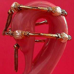 a beautiful vintage costume jewelry bracelet unsigned