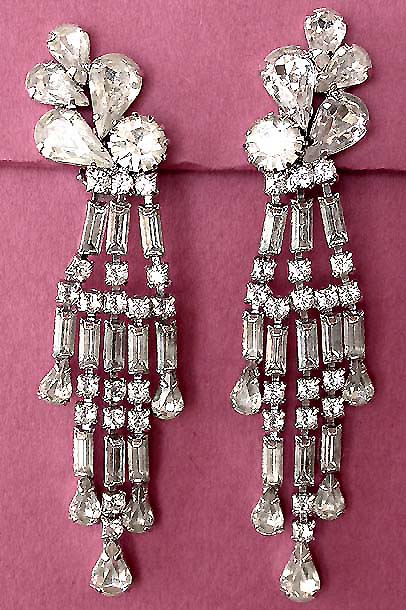 a beautiful vintage costume jewelry earrings unsigned