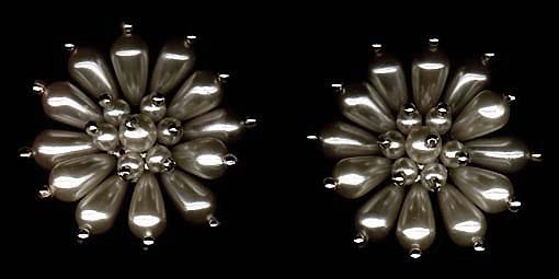 a beautiful vintage costume jewelry earrings unsigned