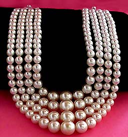 a beautiful vintage costume jewelry necklace unsigned