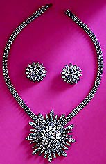 a beautiful vintage costume jewelry Juliana necklace