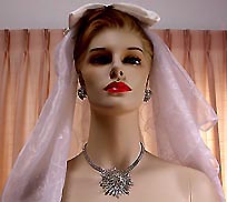 a beautiful vintage costume jewelry Juliana necklace