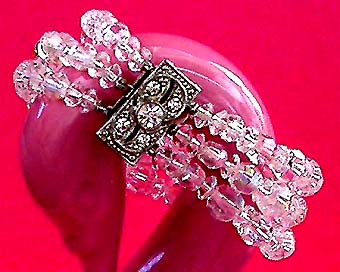 a beautiful vintage costume jewelry bracelet unsigned