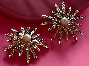 a beautiful vintage costume jewelry bridal brooch