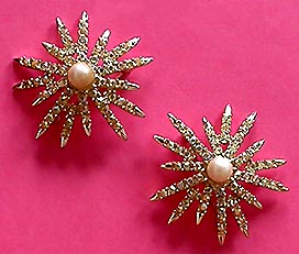 a beautiful vintage costume jewelry bridal brooch