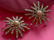 a beautiful vintage costume jewelry earrings unsigned