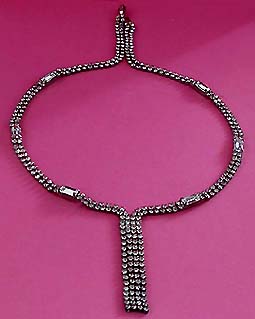 a beautiful vintage costume jewelry necklace unsigned
