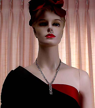 a beautiful vintage costume jewelry necklace unsigned
