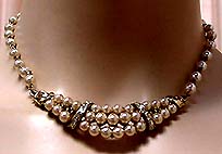 a beautiful vintage costume jewelry earrings unsigned