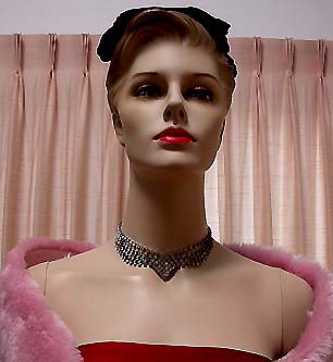 a beautiful vintage costume jewelry necklace unsigned