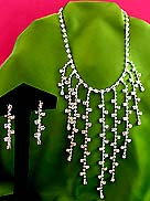 a beautiful vintage costume jewelry Juliana necklace