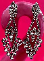 a beautiful vintage costume jewelry Brooch unsigned