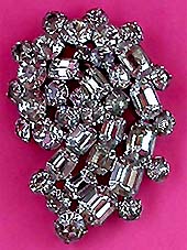 a beautiful vintage costume jewelry brooch unsigned