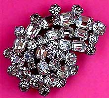 a beautiful vintage costume jewelry brooch unsigned