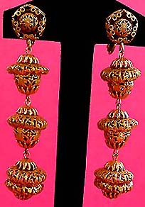 a beautiful vintage costume jewelry bridal necklaces