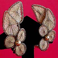 a beautiful vintage costume jewelry Bridal Brooch unsigned