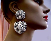 a beautiful vintage costume jewelry earrings unsigned