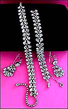 a beautiful vintage costume jewelry earrings unsigned