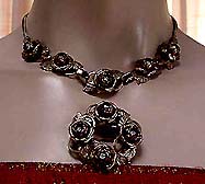 a beautiful vintage costume jewelry earrings unsigned