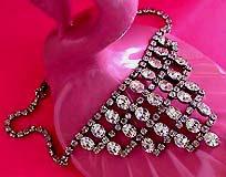 a beautiful vintage costume jewelry Juliana necklace