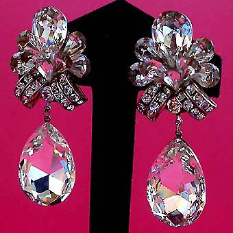 a beautiful vintage costume jewelry bridal necklaces