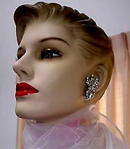 a beautiful vintage costume jewelry earrings unsigned