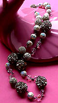 a beautiful vintage costume jewelry earrings unsigned