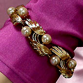 a beautiful vintage costume jewelry crystal rhinestone bracelet