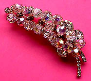 a beautiful vintage costume jewelry Brooch unsigned