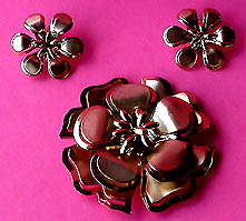 a beautiful vintage costume jewelry Juliana earrings unsigned