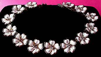 a beautiful vintage costume jewelry necklace