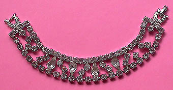 a beautiful vintage costume jewelry bracelet unsigned