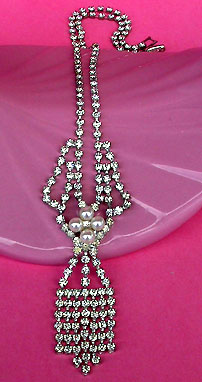 a beautiful vintage costume jewelry necklace