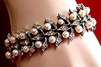 a beautiful vintage costume jewelry Juliana bracelet unsigned